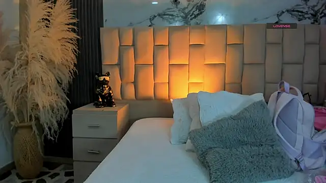 Snapshot of cloesummerr_ chatting on February 3, 2026, 12:54 pm cloesummerr online show from February 3, 2026, 12:54 pm