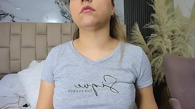 Snapshot of cloesummerr_ chatting on February 21, 2026, 12:40 pm cloesummerr online show from February 21, 2026, 12:40 pm