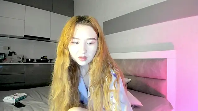 Snapshot of Clarity_Yumi chatting on October 6, 2025, 2:57 am Clarity Yumi online show from October 6, 2025, 2:57 am