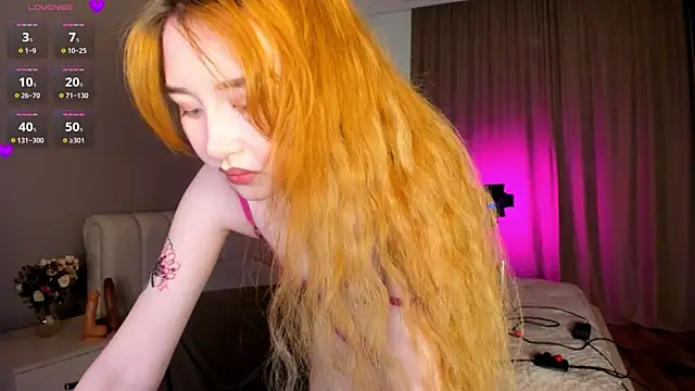 Snapshot of Clarity_Yumi chatting on November 2, 2025, 3:44 am Clarity Yumi online show from November 2, 2025, 3:44 am