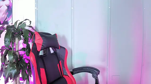 Snapshot of Zafiro__Brown chatting on September 30, 2025, 12:33 pm Zafiro Brown online show from September 30, 2025, 12:33 pm