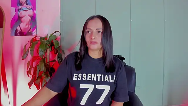 Snapshot of Zafiro__Brown chatting on September 24, 2025, 12:00 pm Zafiro Brown online show from September 24, 2025, 12:00 pm