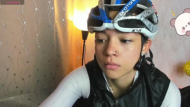 Dafne Mel online show from May 28, 2026, 3:51 pm
