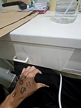 Saraiva2002 online show from December 2, 2025, 1:24 pm