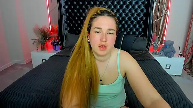 Sofii darling online show from April 16, 2026, 9:39 pm