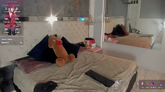 Snapshot of Viiolettlopez chatting on October 23, 2025, 1:32 pm Viiolettlopez online show from October 23, 2025, 1:32 pm