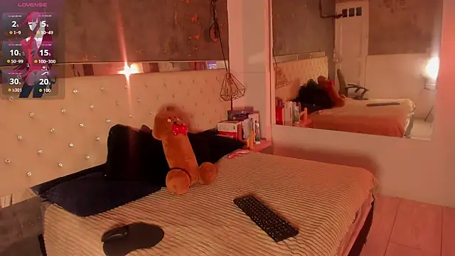 Snapshot of Viiolettlopez chatting on September 22, 2025, 1:28 pm Viiolettlopez online show from September 22, 2025, 1:28 pm