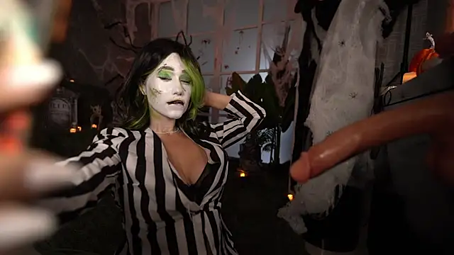 Snapshot of heylixie__ chatting on October 25, 2025, 1:05 am heylixie online show from October 25, 2025, 1:05 am