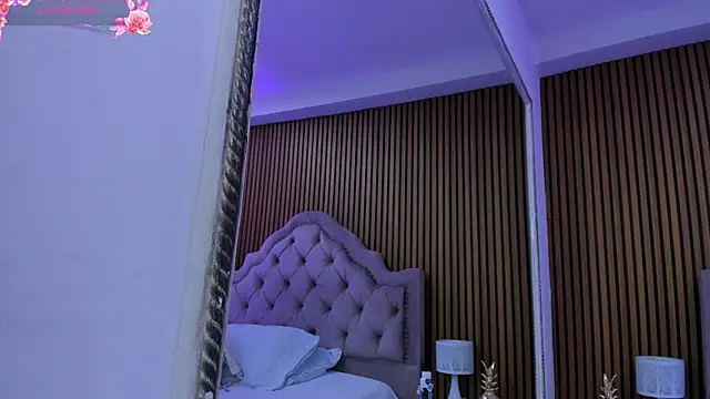 Starbutterflyy  online show from April 15, 2026, 4:51 am