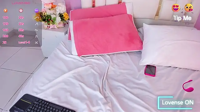 Snapshot of Silvana-Castro chatting on September 28, 2025, 8:05 pm Silvana-Castro online show from September 28, 2025, 8:05 pm