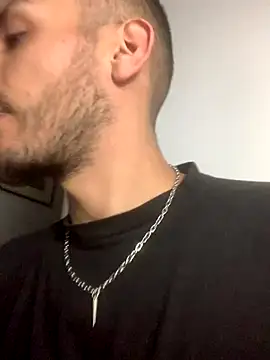 malek xarx  online show from September 23, 2025, 2:07 am