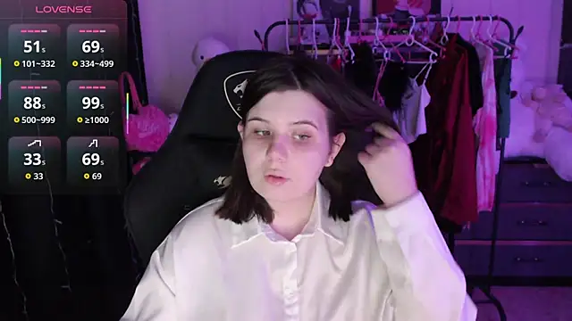 AmyVibess online show from July 17, 2026, 6:05 pm
