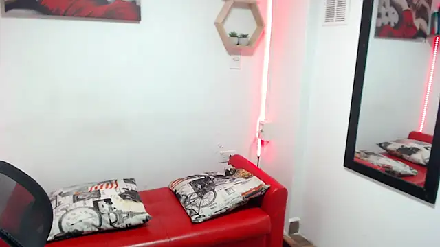 DIVAX MONSERRAT online show from December 5, 2025, 9:34 pm