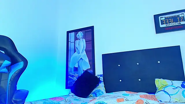 Snapshot of Luke_Stone chatting on October 23, 2025, 9:57 pm Luke Stone online show from October 23, 2025, 9:57 pm