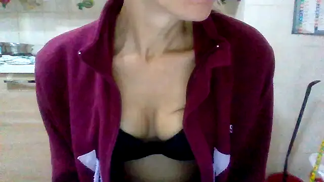 Kelly80 online show from November 13, 2025, 4:05 am