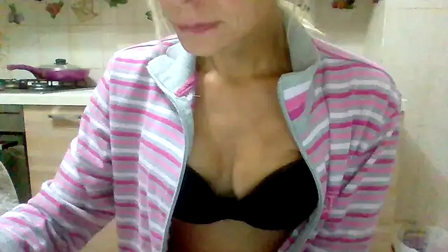 Snapshot of Kelly80 chatting on September 29, 2025, 2:40 am Kelly80 online show from September 29, 2025, 2:40 am