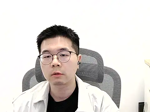 Snapshot of Adzard65 chatting on October 28, 2025, 2:16 pm Adzard65 online show from October 28, 2025, 2:16 pm