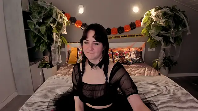 Snapshot of BerryDiva chatting on October 18, 2025, 6:59 am BerryDiva online show from October 18, 2025, 6:59 am