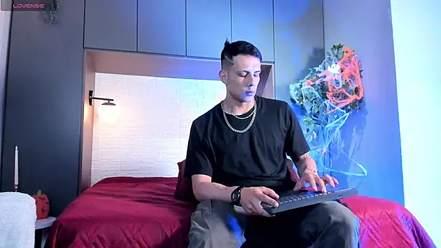 Snapshot of Dustin_Sonne chatting on October 28, 2025, 3:40 am Dustin Sonne online show from October 28, 2025, 3:40 am