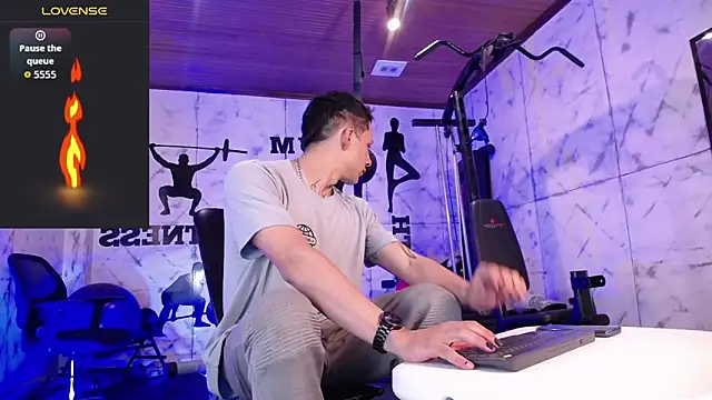 Snapshot of Dustin_Sonne chatting on October 18, 2025, 3:52 am Dustin Sonne online show from October 18, 2025, 3:52 am