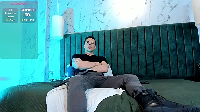 Snapshot of Dustin_Sonne chatting on September 19, 2025, 3:43 am Dustin Sonne online show from September 19, 2025, 3:43 am