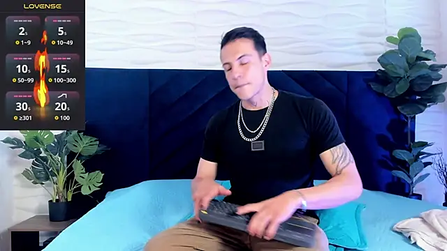 Snapshot of Dustin_Sonne chatting on October 21, 2025, 3:50 am Dustin Sonne online show from October 21, 2025, 3:50 am