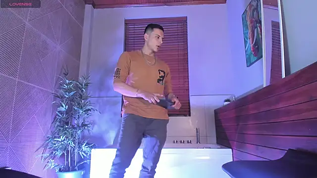 Snapshot of Dustin_Sonne chatting on October 29, 2025, 3:38 am Dustin Sonne online show from October 29, 2025, 3:38 am