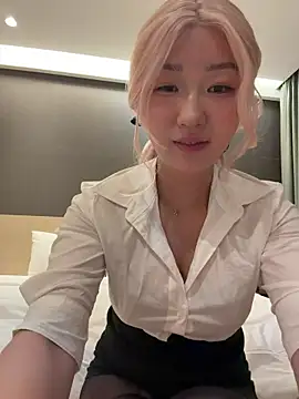 Snapshot of winter11 chatting on October 27, 2025, 2:07 pm winter11 online show from October 27, 2025, 2:07 pm