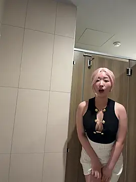 Snapshot of winter11 chatting on October 6, 2025, 3:46 pm winter11 online show from October 6, 2025, 3:46 pm