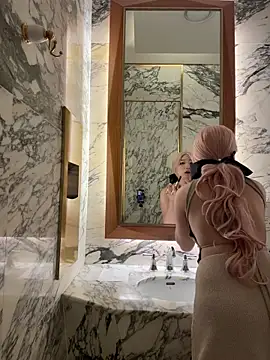 Snapshot of winter11 chatting on September 11, 2025, 6:02 am winter11 online show from September 11, 2025, 6:02 am