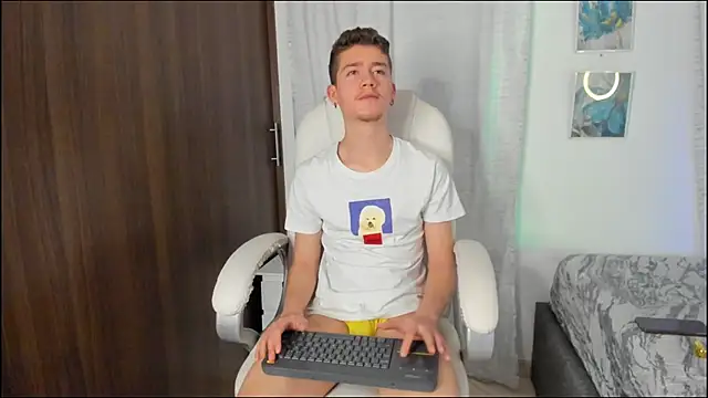 Snapshot of ThiagooJames chatting on October 4, 2025, 2:35 am ThiagooJames online show from October 4, 2025, 2:35 am