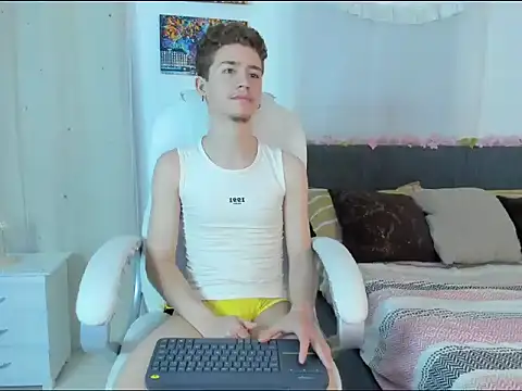 ThiagooJames online show from November 24, 2025, 2:22 am