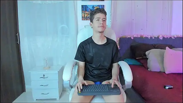 Snapshot of ThiagooJames chatting on October 19, 2025, 6:27 am ThiagooJames online show from October 19, 2025, 6:27 am