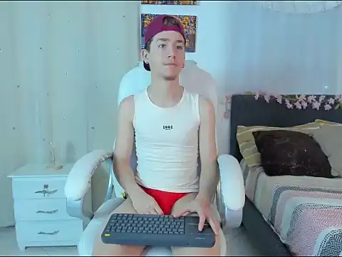 ThiagooJames online show from November 25, 2025, 2:01 am