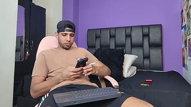 Snapshot of ashtoncooperr chatting on September 27, 2025, 6:36 pm ashtoncooperr online show from September 27, 2025, 6:36 pm