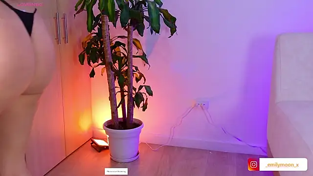 Snapshot of onlyemily_ chatting on February 5, 2026, 1:12 am onlyemily online show from February 5, 2026, 1:12 am