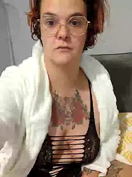 Snapshot of DadoTigresse chatting on October 19, 2025, 8:33 pm DadoTigresse online show from October 19, 2025, 8:33 pm