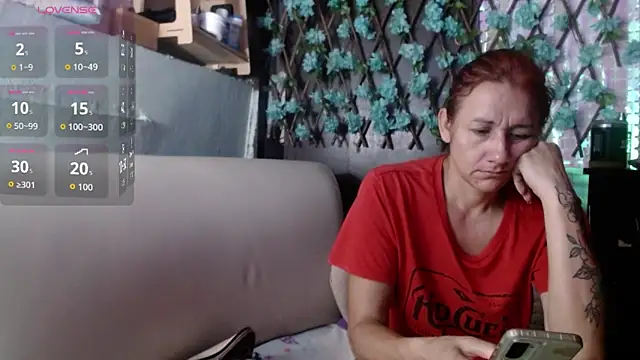 Snapshot of darling_hott chatting on March 17, 2026, 10:07 am darling hott online show from March 17, 2026, 10:07 am