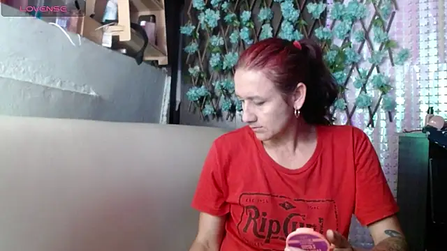 Snapshot of darling_hott chatting on April 24, 2026, 9:22 am darling hott online show from April 24, 2026, 9:22 am