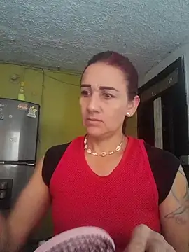 Snapshot of darling_hott chatting on November 19, 2025, 12:27 pm darling hott online show from November 19, 2025, 12:27 pm