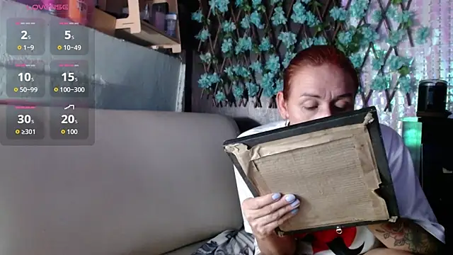 Snapshot of darling_hott chatting on March 10, 2026, 8:51 am darling hott online show from March 10, 2026, 8:51 am