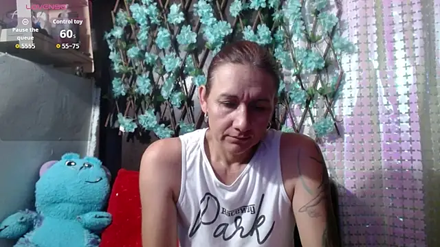 Snapshot of darling_hott chatting on January 19, 2026, 9:46 am darling hott online show from January 19, 2026, 9:46 am