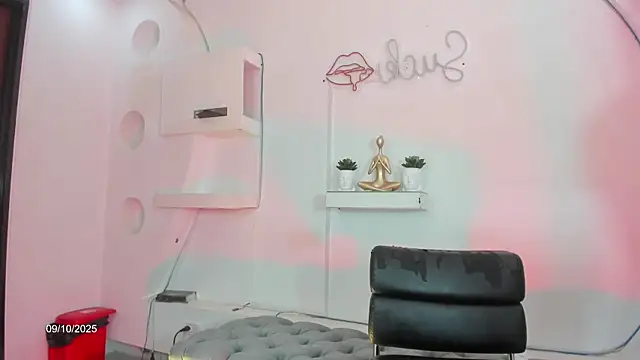 Snapshot of Vicky_Hottman chatting on October 10, 2025, 4:35 am Vicky Hottman online show from October 10, 2025, 4:35 am