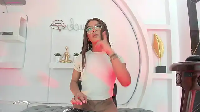 Snapshot of Vicky_Hottman chatting on September 28, 2025, 4:19 am Vicky Hottman online show from September 28, 2025, 4:19 am