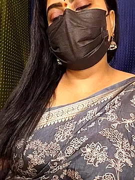 Snapshot of honey-flower chatting on September 23, 2025, 6:26 pm honey-flower online show from September 23, 2025, 6:26 pm