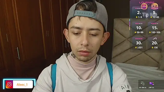 Snapshot of Aleecandrews chatting on October 22, 2025, 7:13 pm Aleecandrews online show from October 22, 2025, 7:13 pm