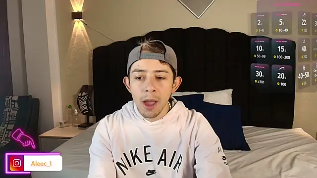 Snapshot of Aleecandrews chatting on September 15, 2025, 7:14 pm Aleecandrews online show from September 15, 2025, 7:14 pm