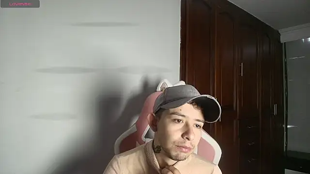 Snapshot of Aleecandrews chatting on October 14, 2025, 7:14 pm Aleecandrews online show from October 14, 2025, 7:14 pm