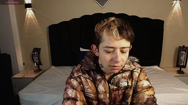 Snapshot of Aleecandrews chatting on September 8, 2025, 7:24 pm Aleecandrews online show from September 8, 2025, 7:24 pm