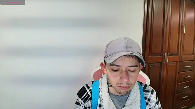 Snapshot of Aleecandrews chatting on October 15, 2025, 7:11 pm Aleecandrews online show from October 15, 2025, 7:11 pm